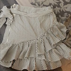 New with tags, very cute skirt